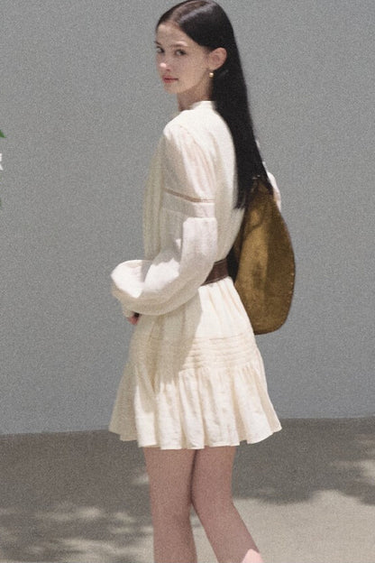 Ensemble robe-chemise blanche à manches longues et à volants