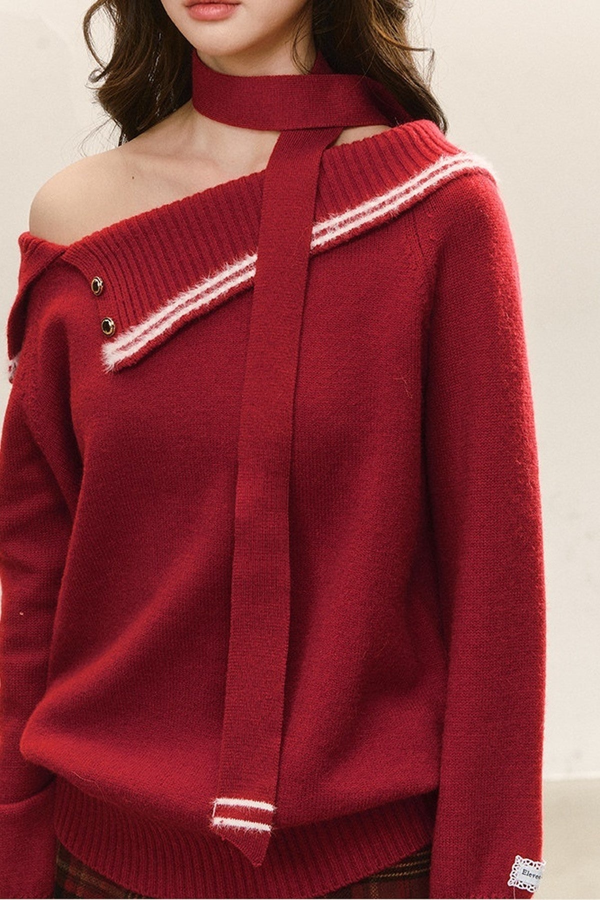 Ensemble pull tricoté rouge à épaules dénudées