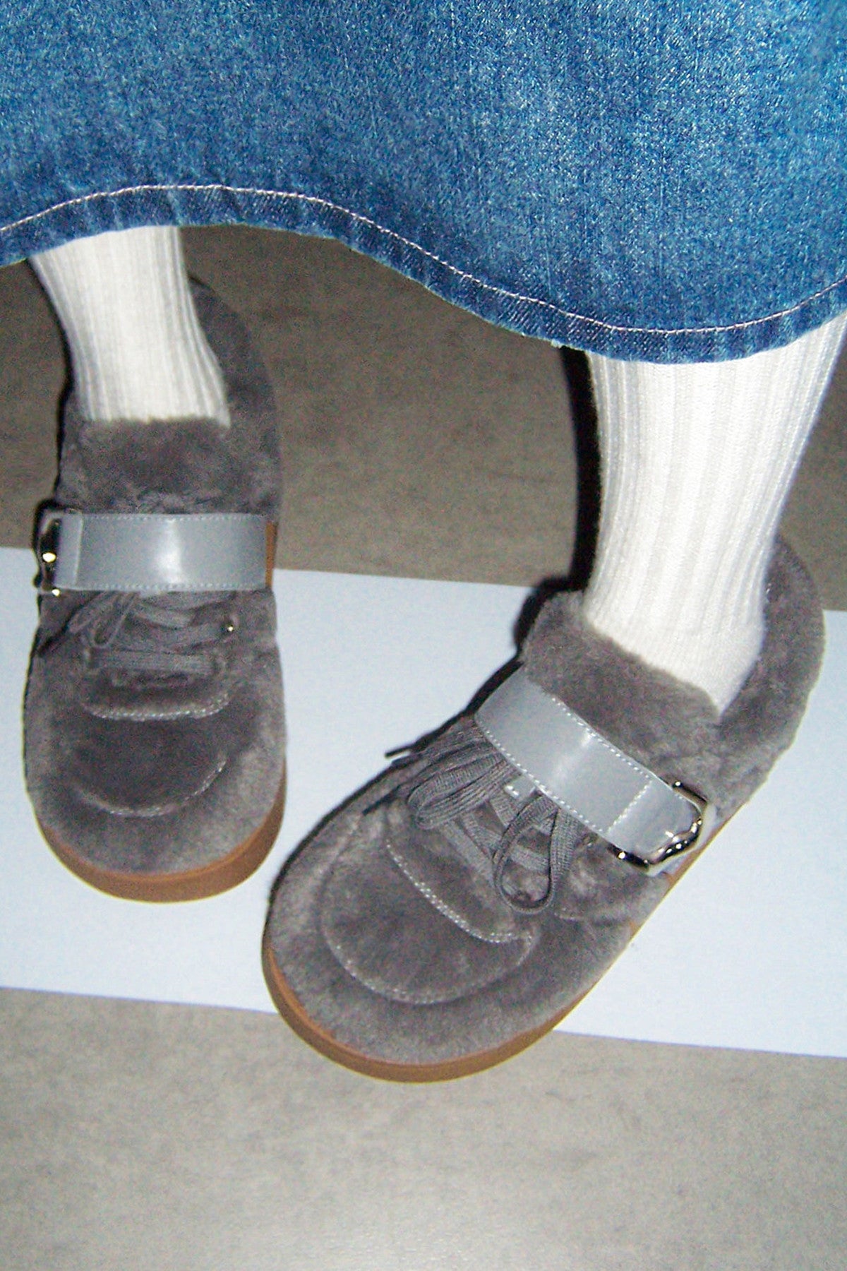 Sneakers morbide e pelose con suola spessa