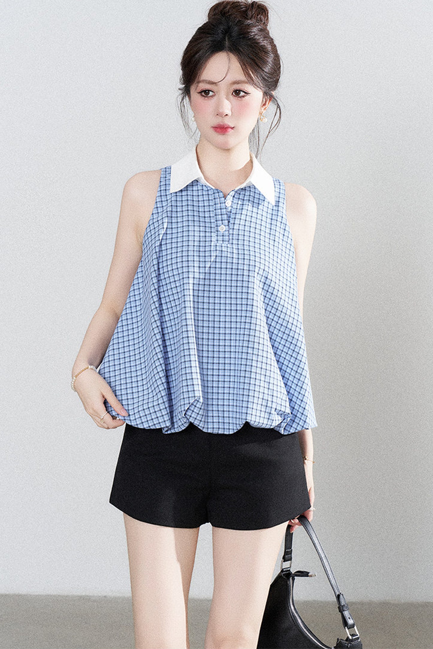 Blaue karierte Halter-Bluse