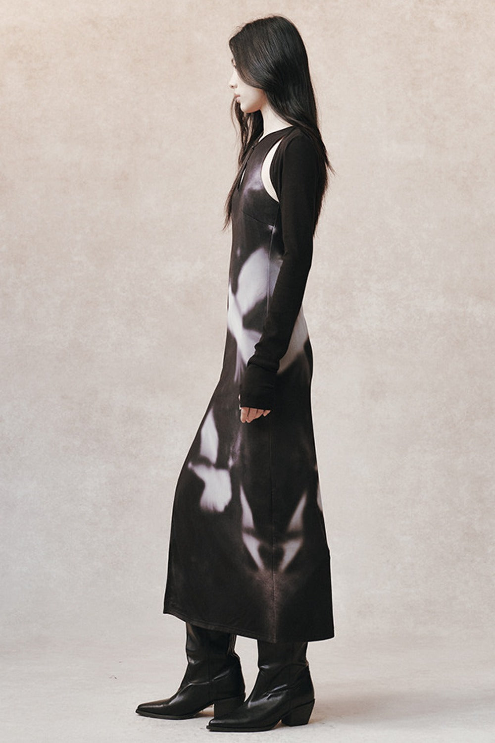 Completo con abito qipao in mesh stampato ombra inchiostro scuro