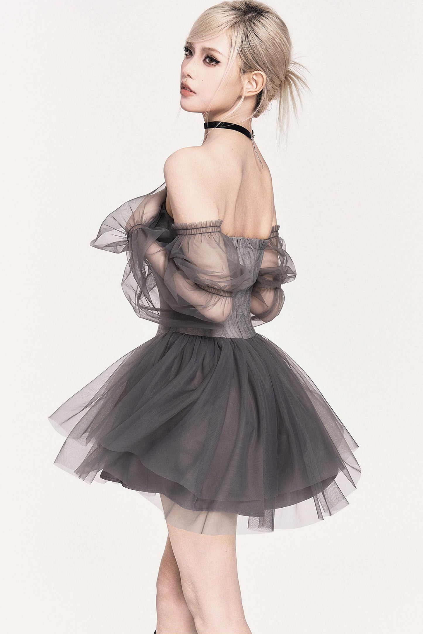 Abito romantico in tulle stile corsetto