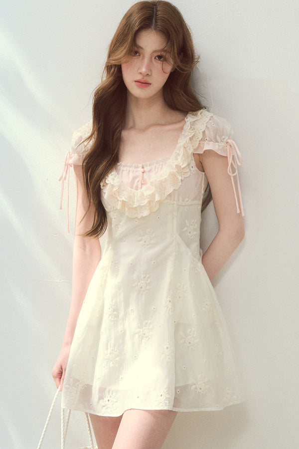 Vestido de lyocell con rosas bordadas y escote cuadrado