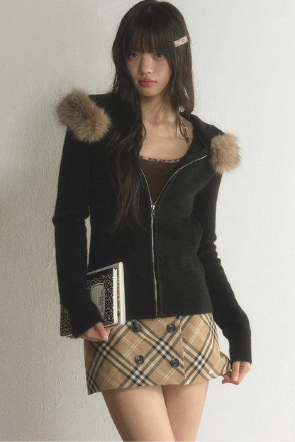 Große Strickjacke mit Pelzkapuze