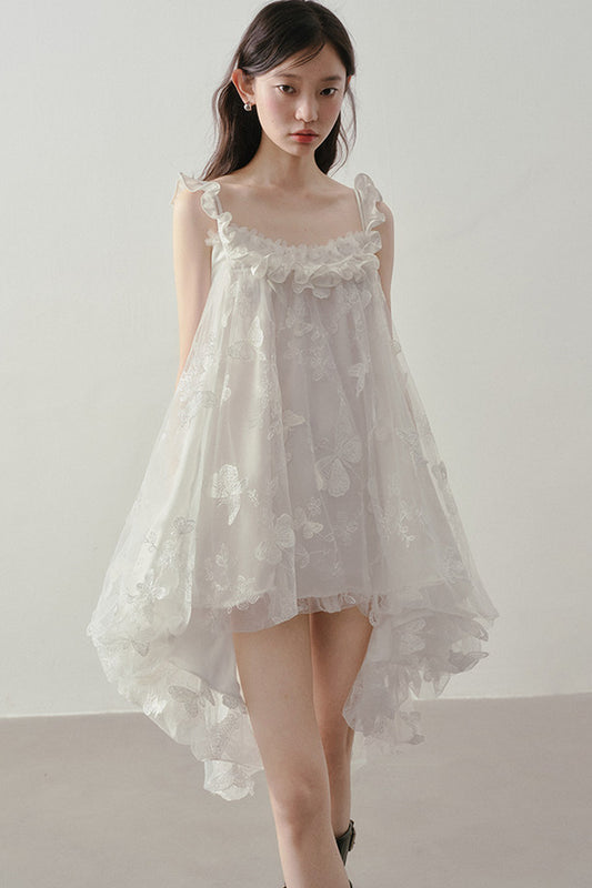 Vestido con tirantes y flores 3D