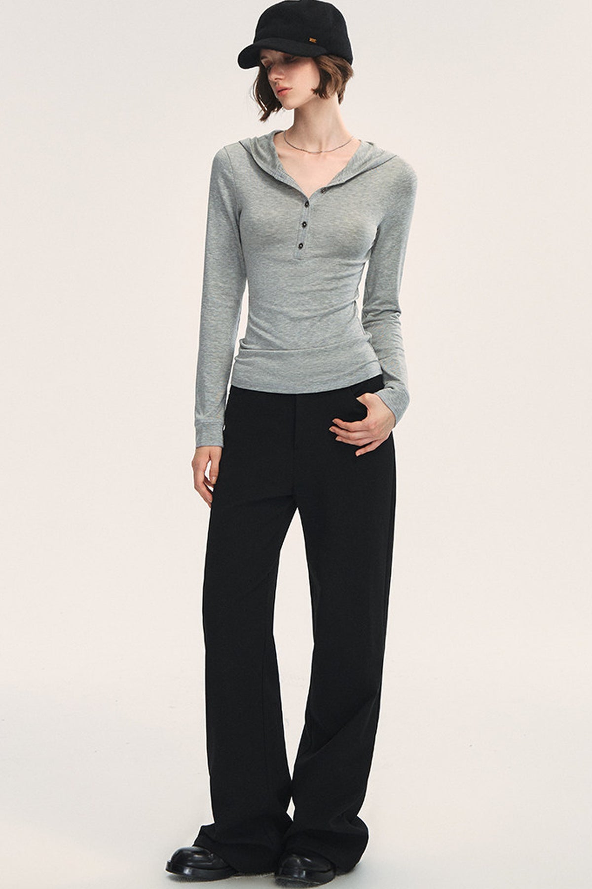 Elastisches T-Shirt mit Kapuze aus Wollmischung