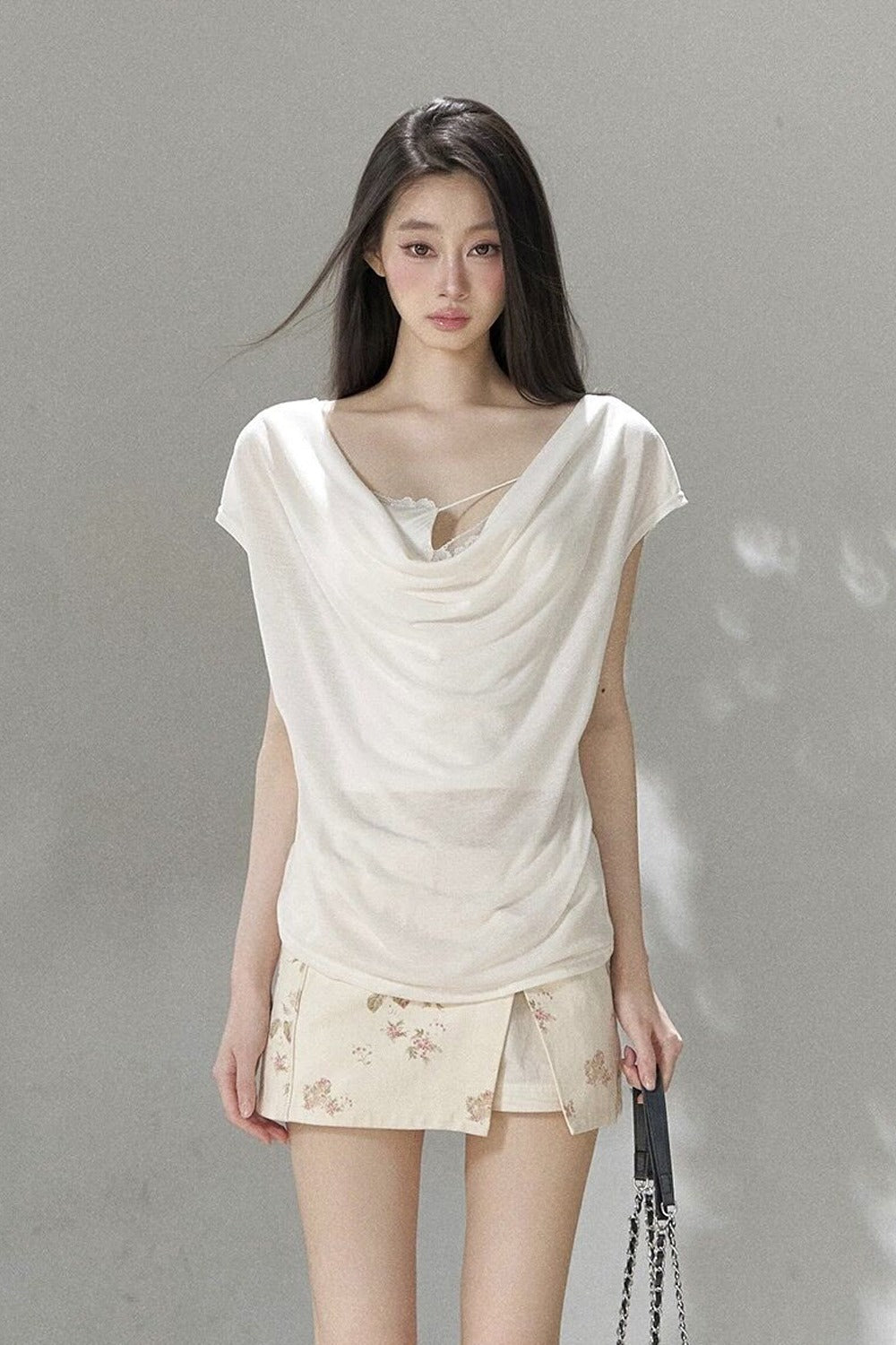 Set con top in ramia a maniche corte con scollo a V profondo e canotta