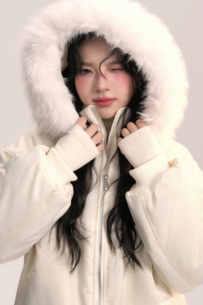 Chaqueta bomber con capucha de pelo y lazo
