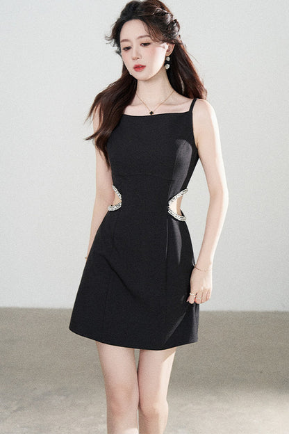 Schwarzes Spaghettiträger-Kleid mit aufwendiger Perlenverzierung