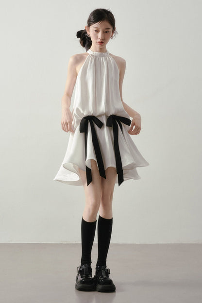 Vestido elegante de cuello halter con lazo