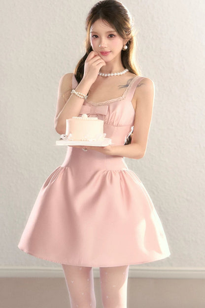 Rosa französisches Kleid mit Schleife und U-Ausschnitt