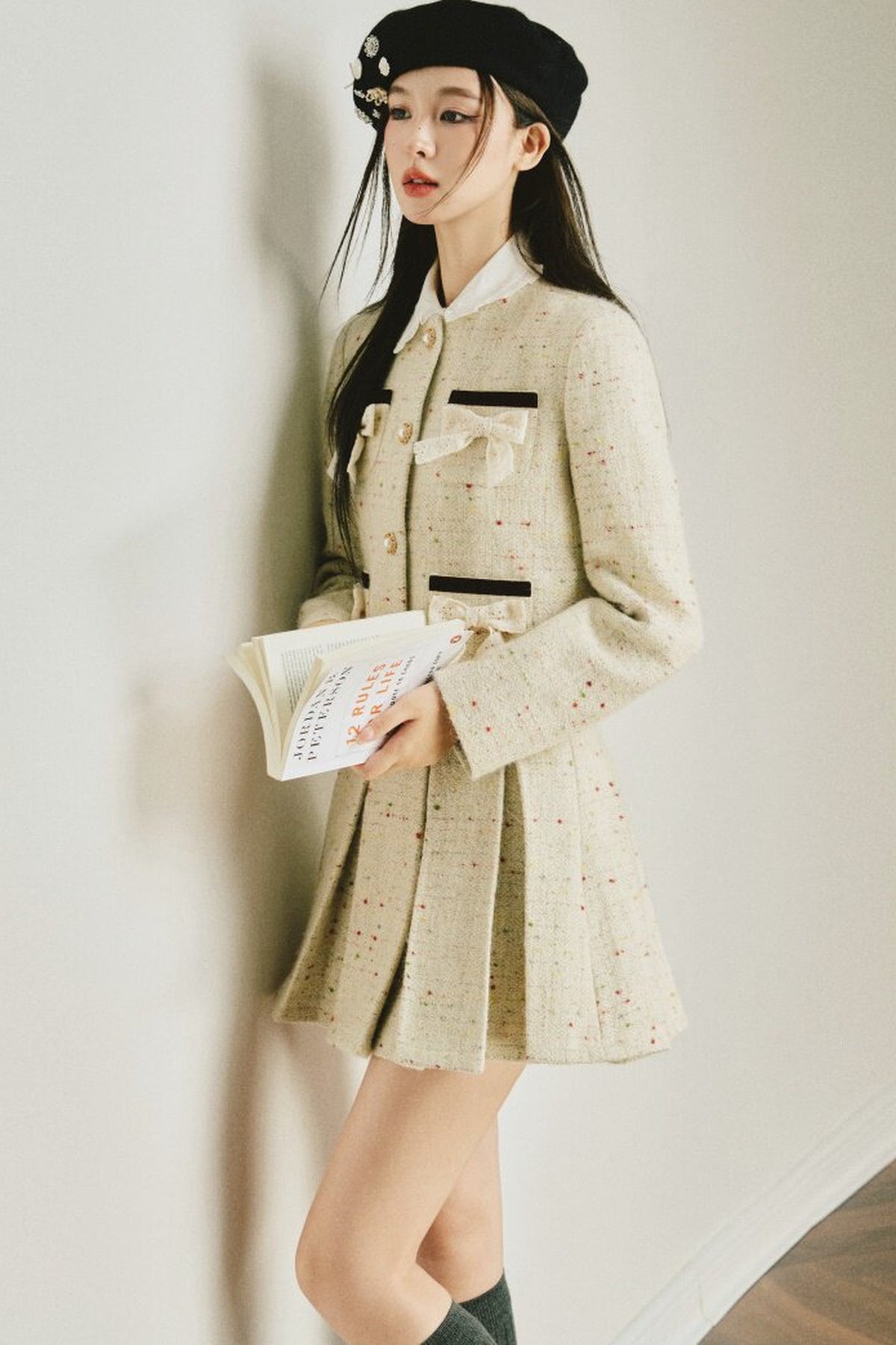 Completo con giacca in tweed di lana e gonna plissettata