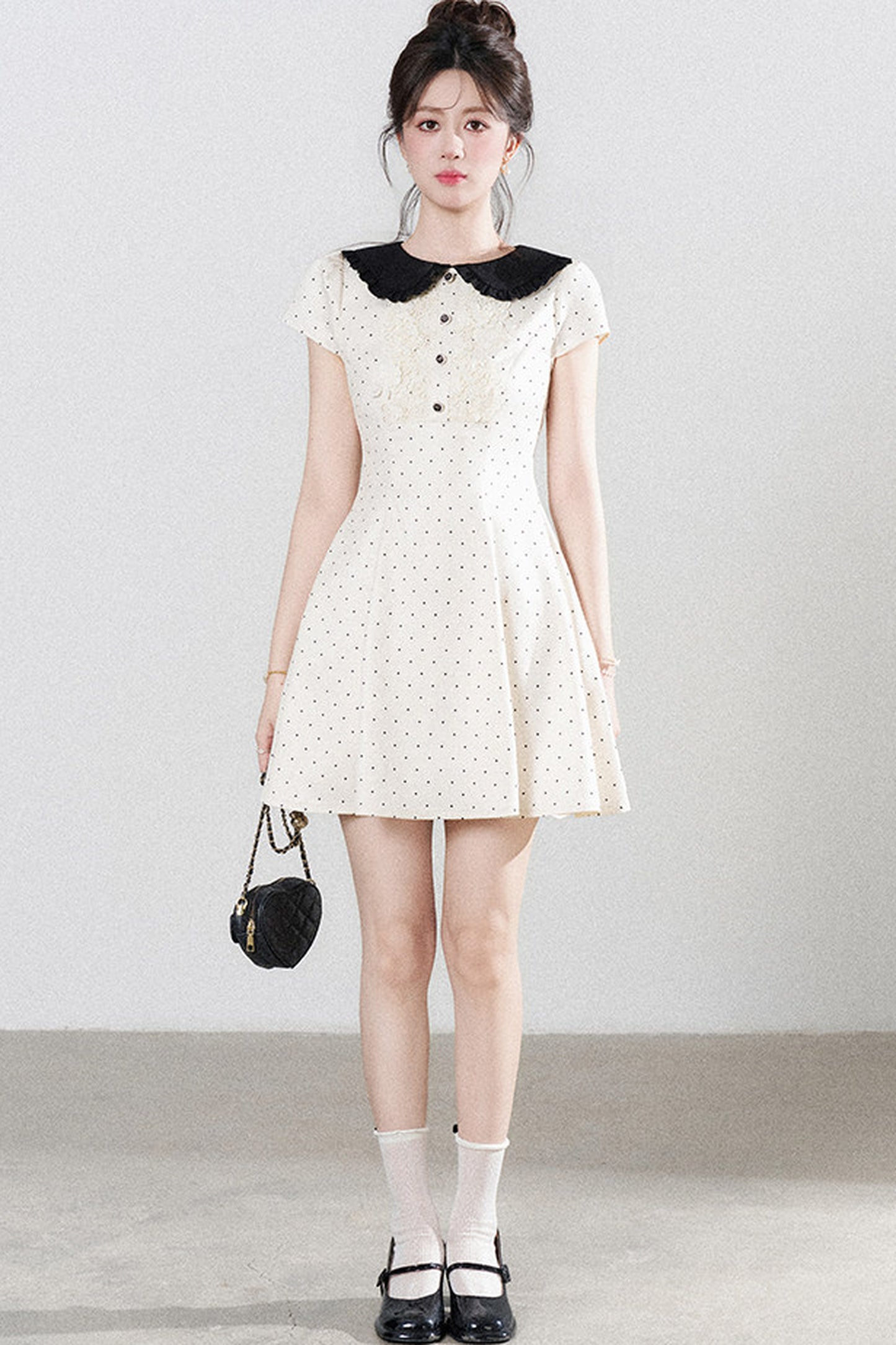 Robe trapèze à pois avec col Claudine