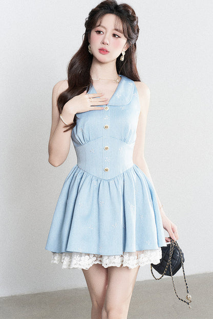 Blaues ärmelloses Kleid mit Reverskragen, Spitzeneinsatz und Rüschen