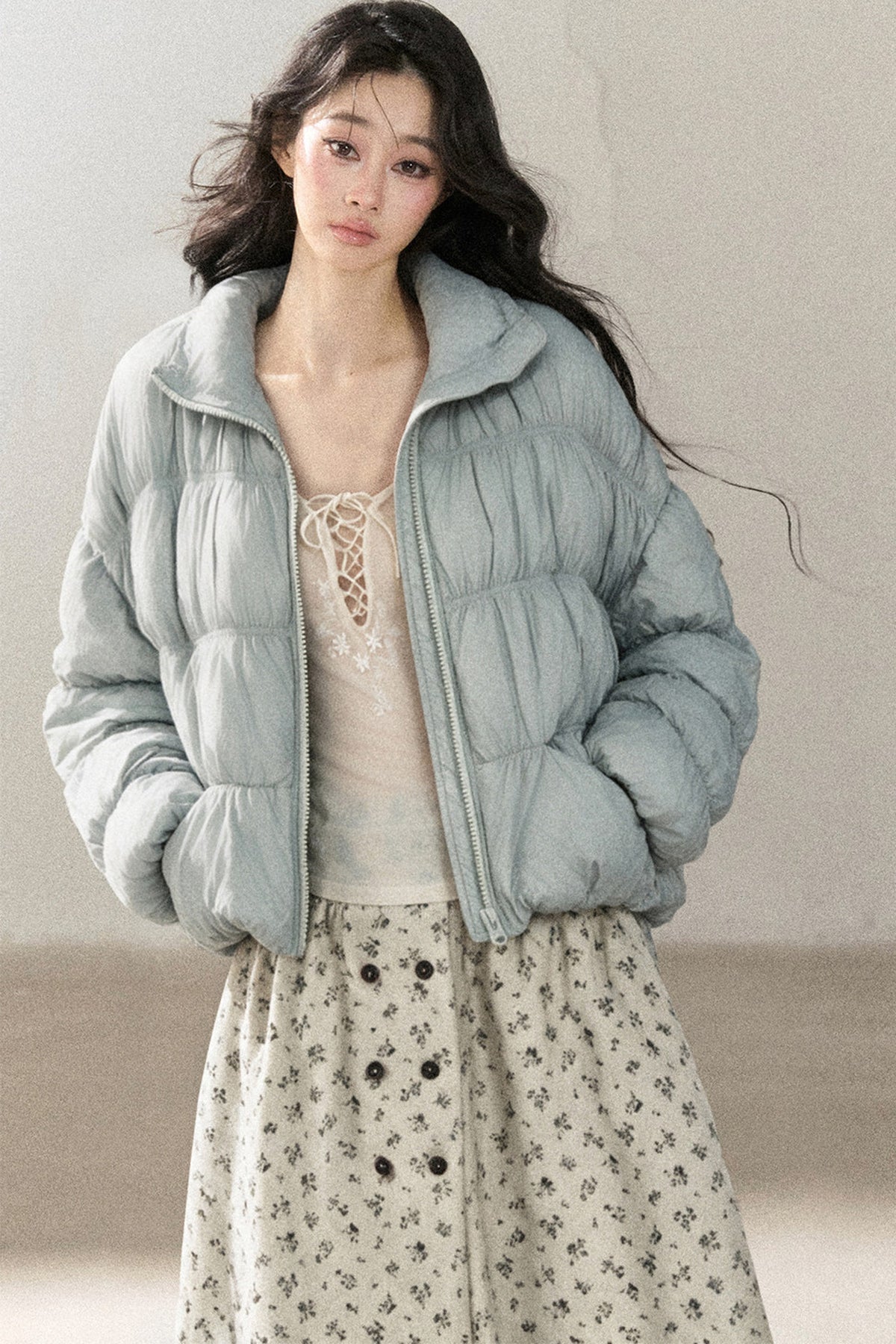 Weiße Daunen-Steppjacke mit Entendaunenfüllung