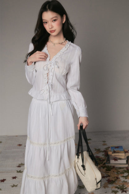 Camicia a maniche lunghe con scollo a V in pizzo e laccetto
