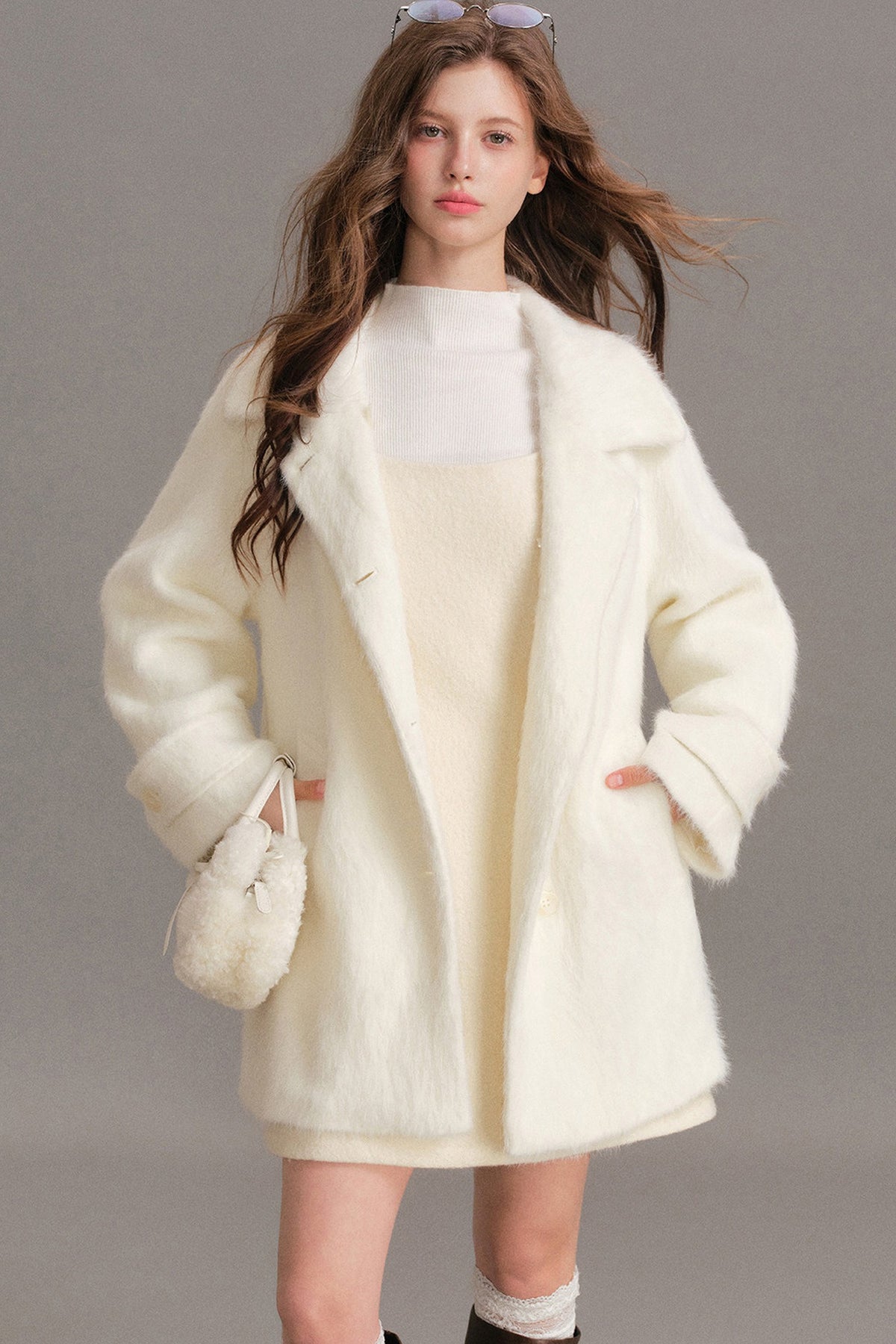 Manteau mi-long en laine imitation vison à épaules tombantes