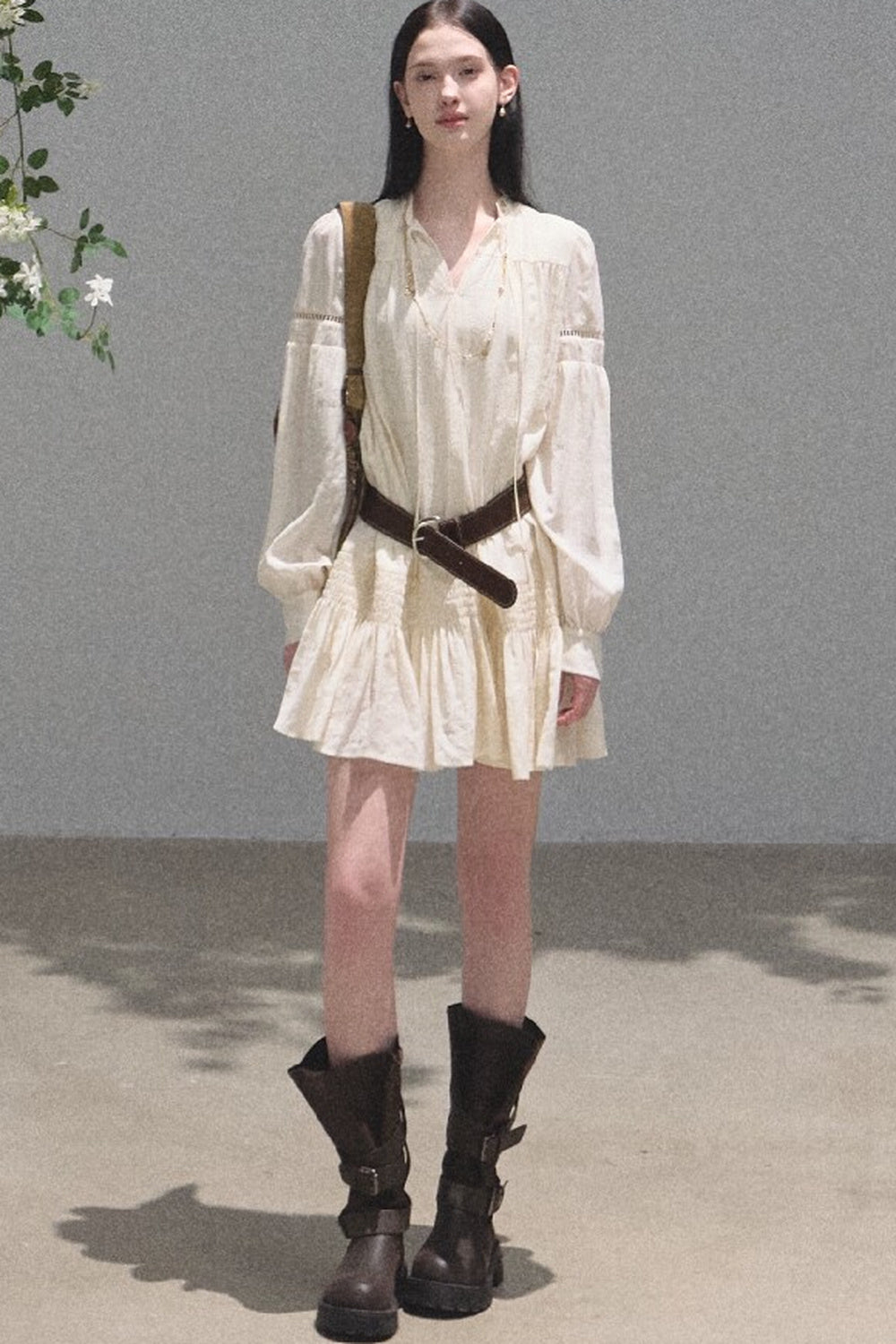 Ensemble robe-chemise blanche à manches longues et à volants