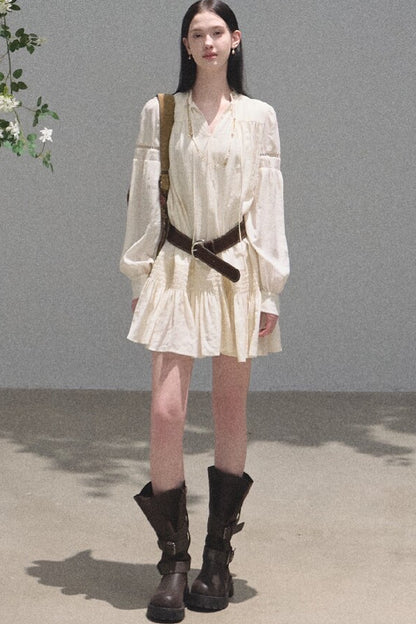 Ensemble robe-chemise blanche à manches longues et à volants