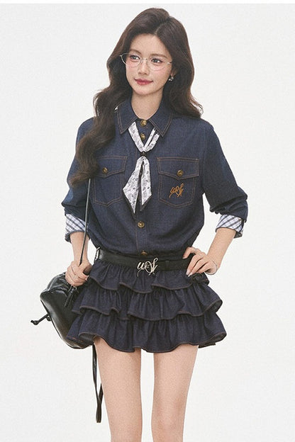Set-up aus gestuftem Kleid im Denim-Look mit Paisley-Schal-Shirt