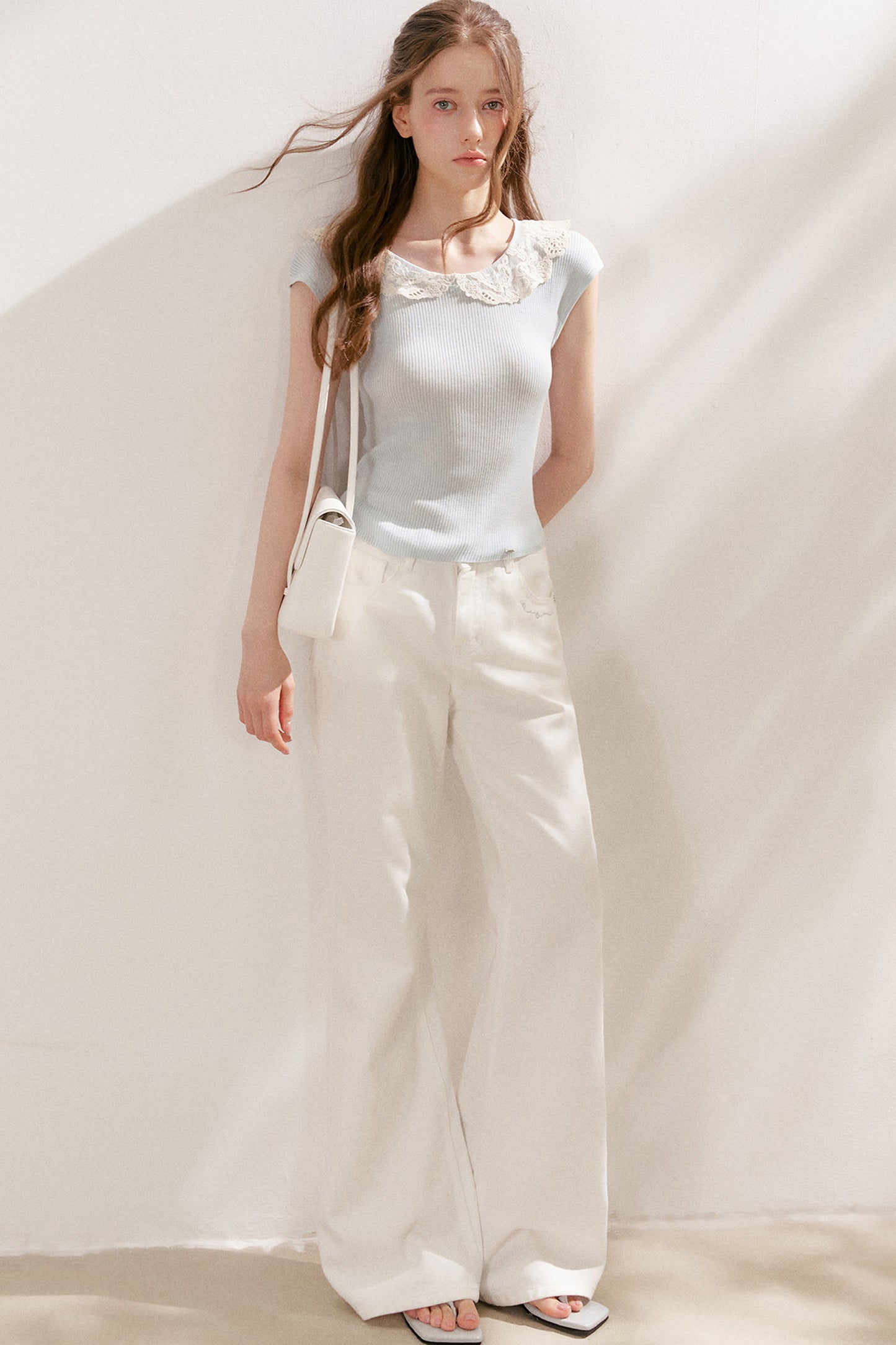 Maglia a maniche corte in 100% lyocell con colletto in pizzo