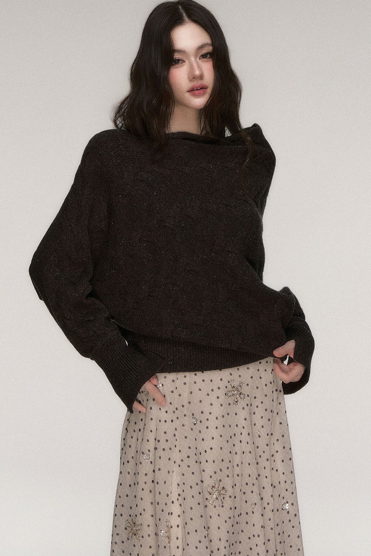 Pullover aus grobem Strick mit schrägem Ausschnitt und freien Schultern
