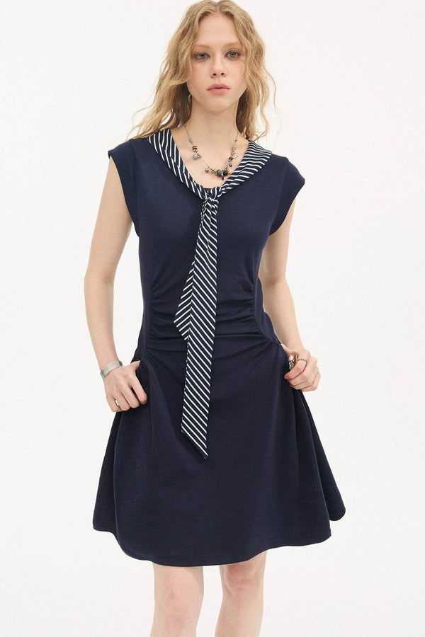 Vestido de cuello en V con mangas con volantes