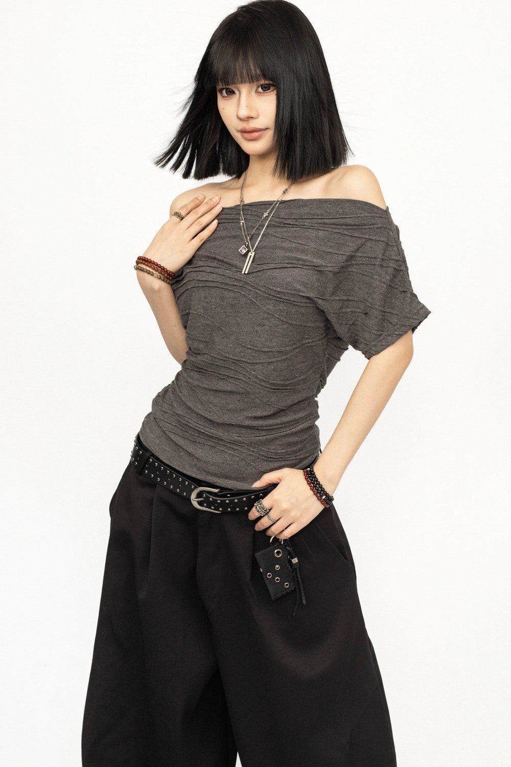 Top asimmetrico con spalle scoperte
