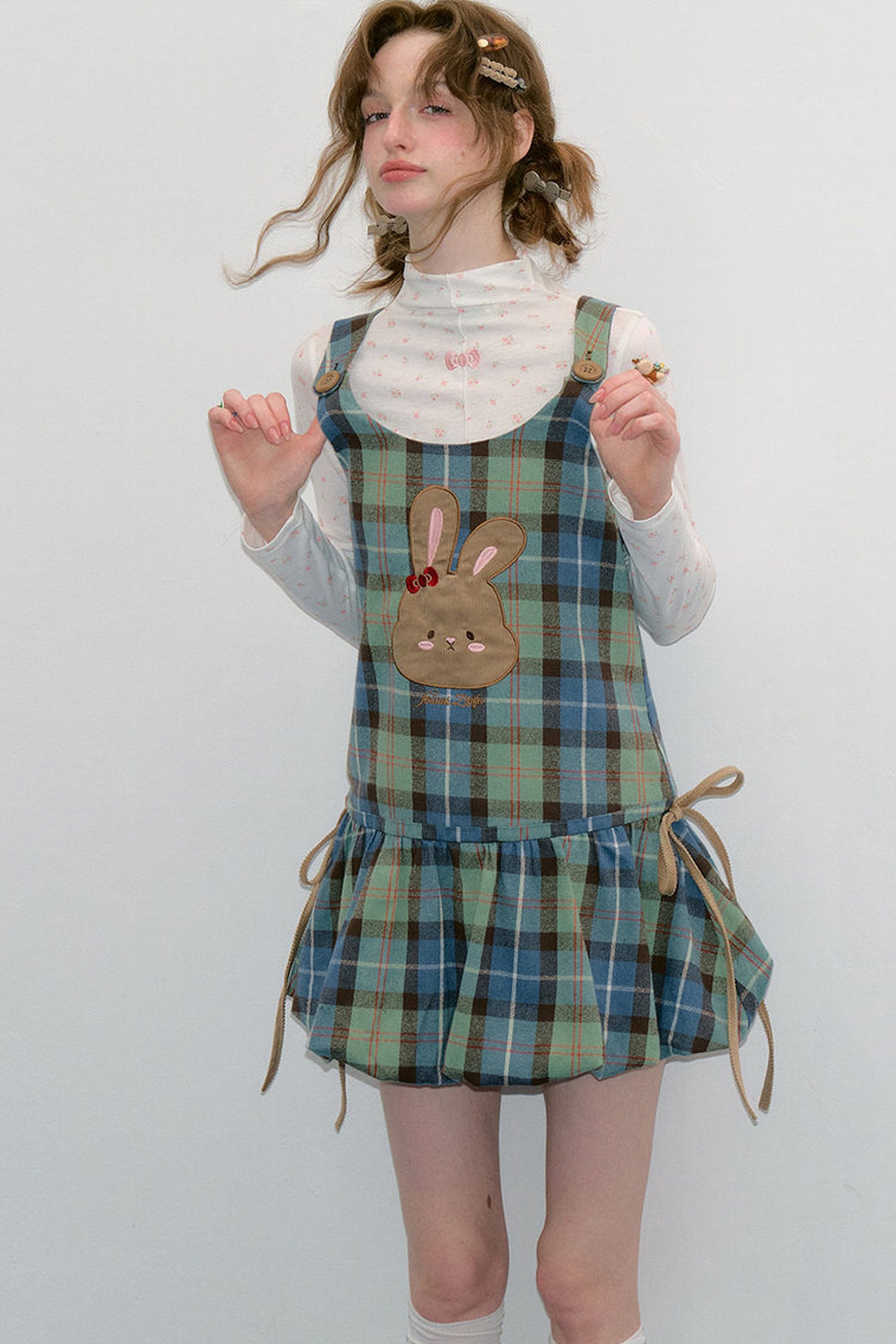 Vestido por capas de cuadros retro con parche de conejo