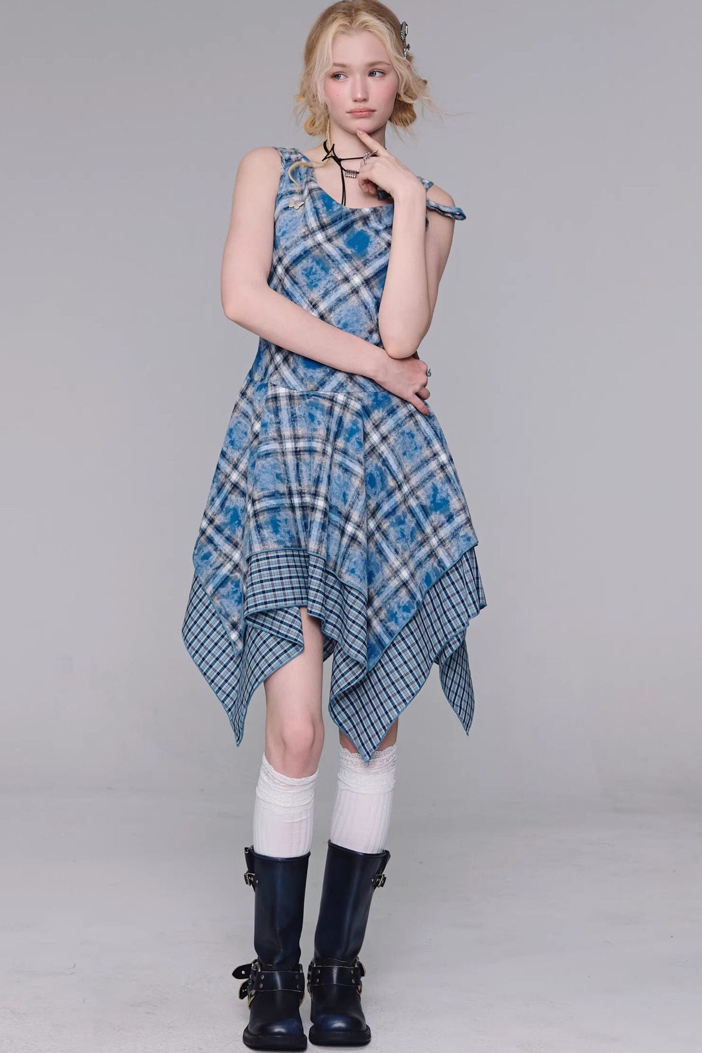 Vestido de tirantes de cuadros azules irregulares