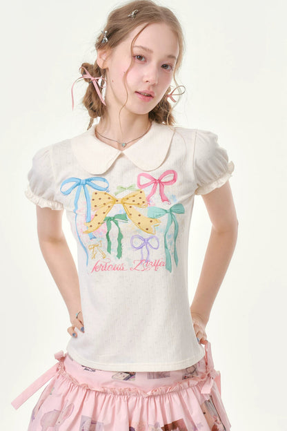 T-shirt bianca con maniche a sbuffo e stampa con fiocchi