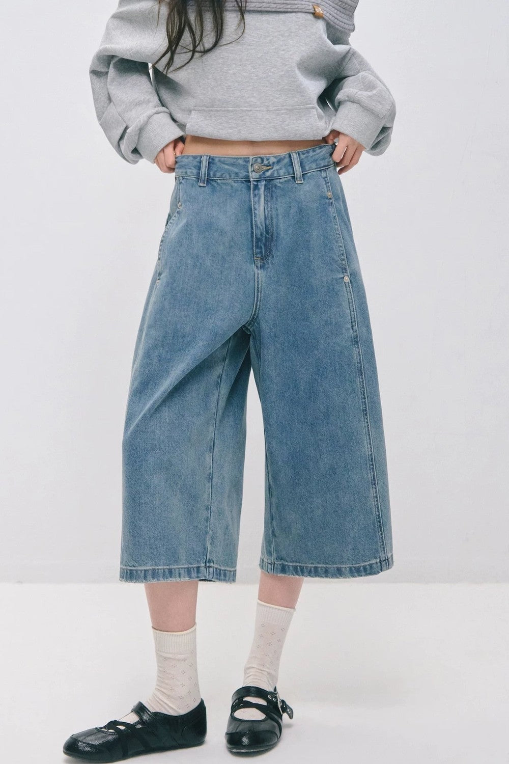 Dekonstruierte 7/8-Hose mit weitem Bein