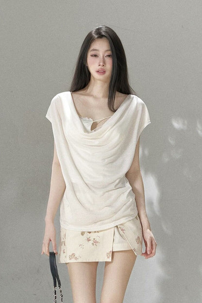 Set con top in ramia a maniche corte con scollo a V profondo e canotta