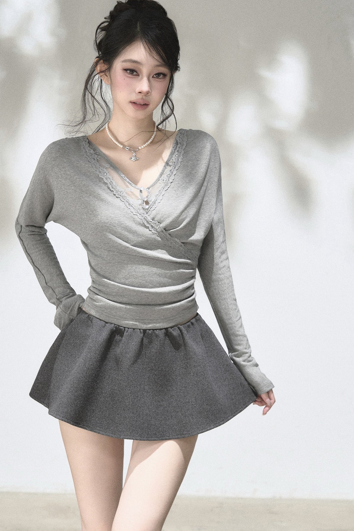꽃무늬 레이스 크로스오버 니트 톱