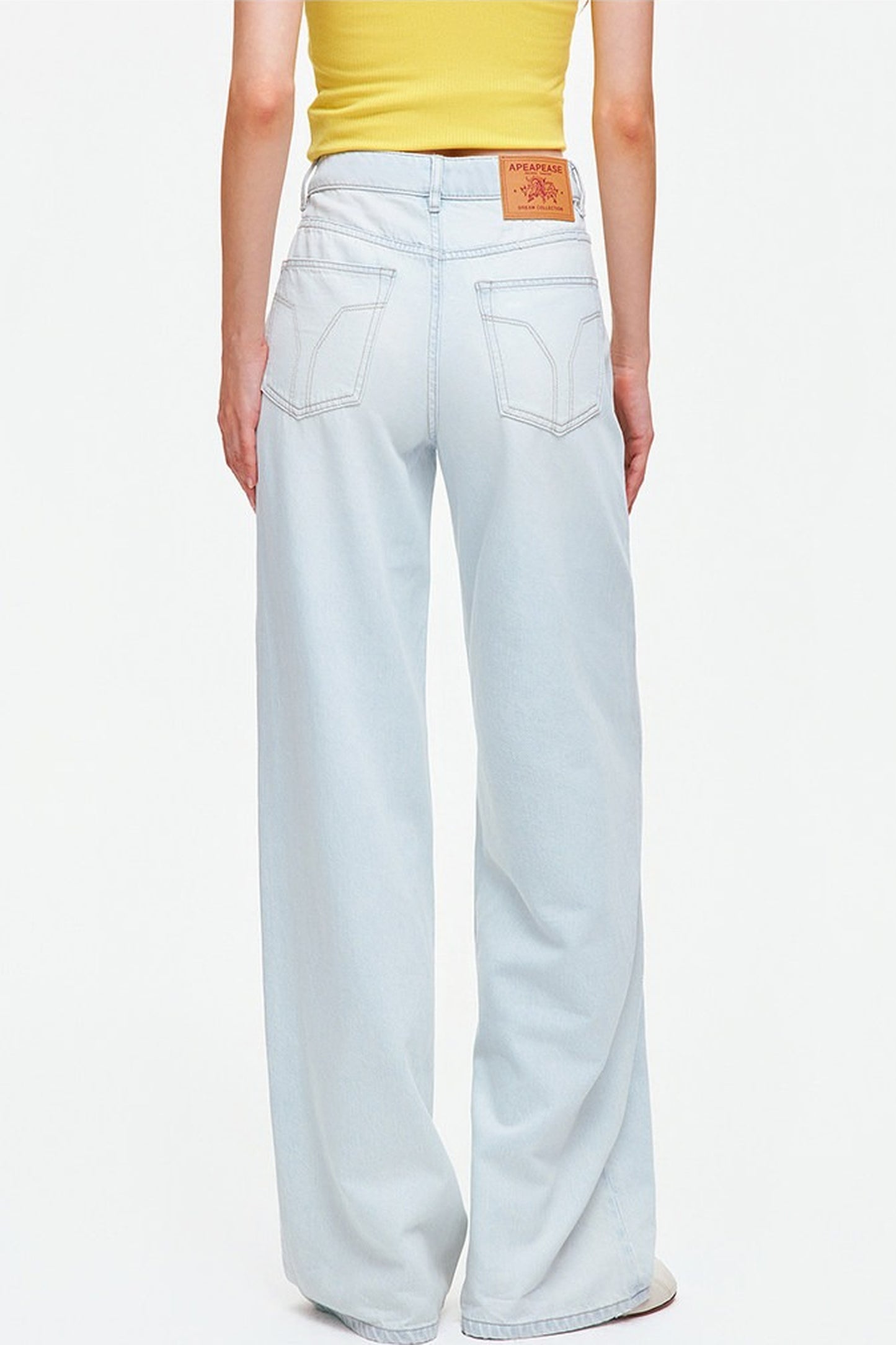 Jeans a gamba larga in misto lyocell e cotone azzurro chiaro