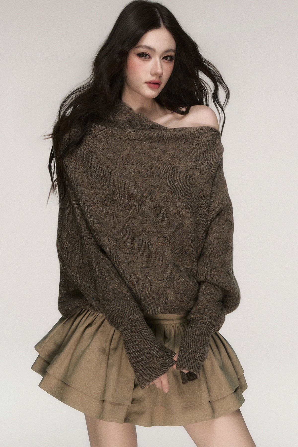 Pullover aus grobem Strick mit schrägem Ausschnitt und freien Schultern