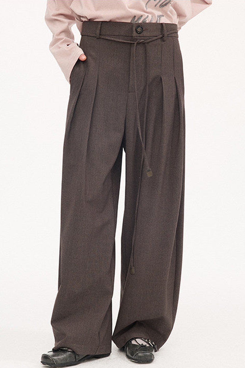 Pleated Curved Wide-Leg Pants