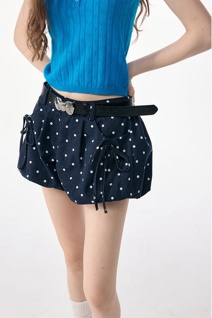 Dunkelblaue gepunktete Shorts mit hoher Taille
