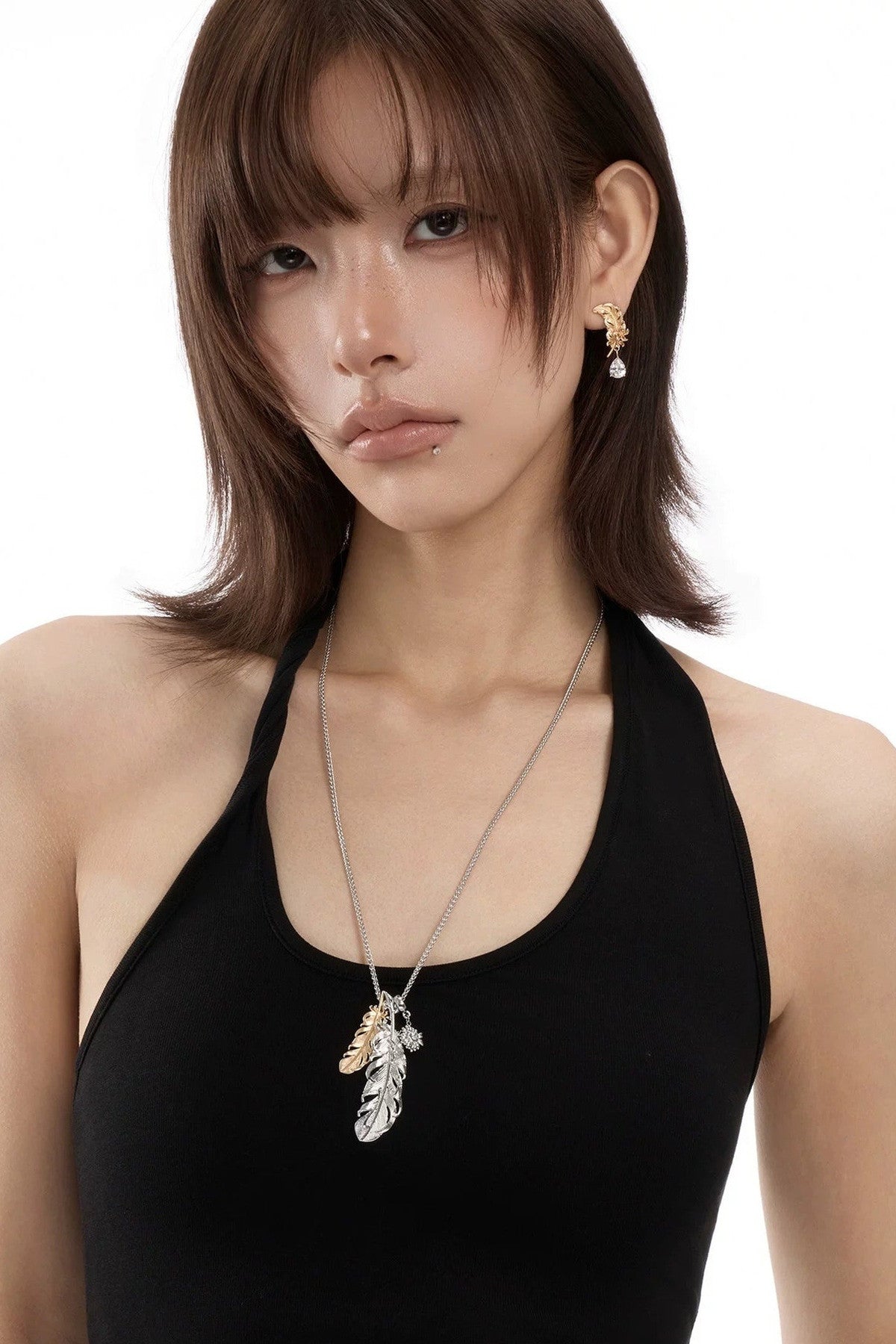 Collana a strati con piuma