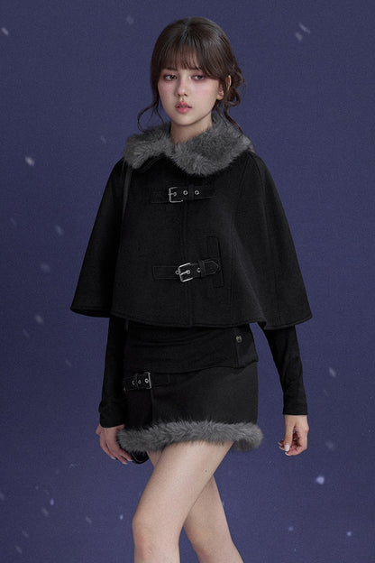 Ensemble noir rétro avec cape et jupe courte