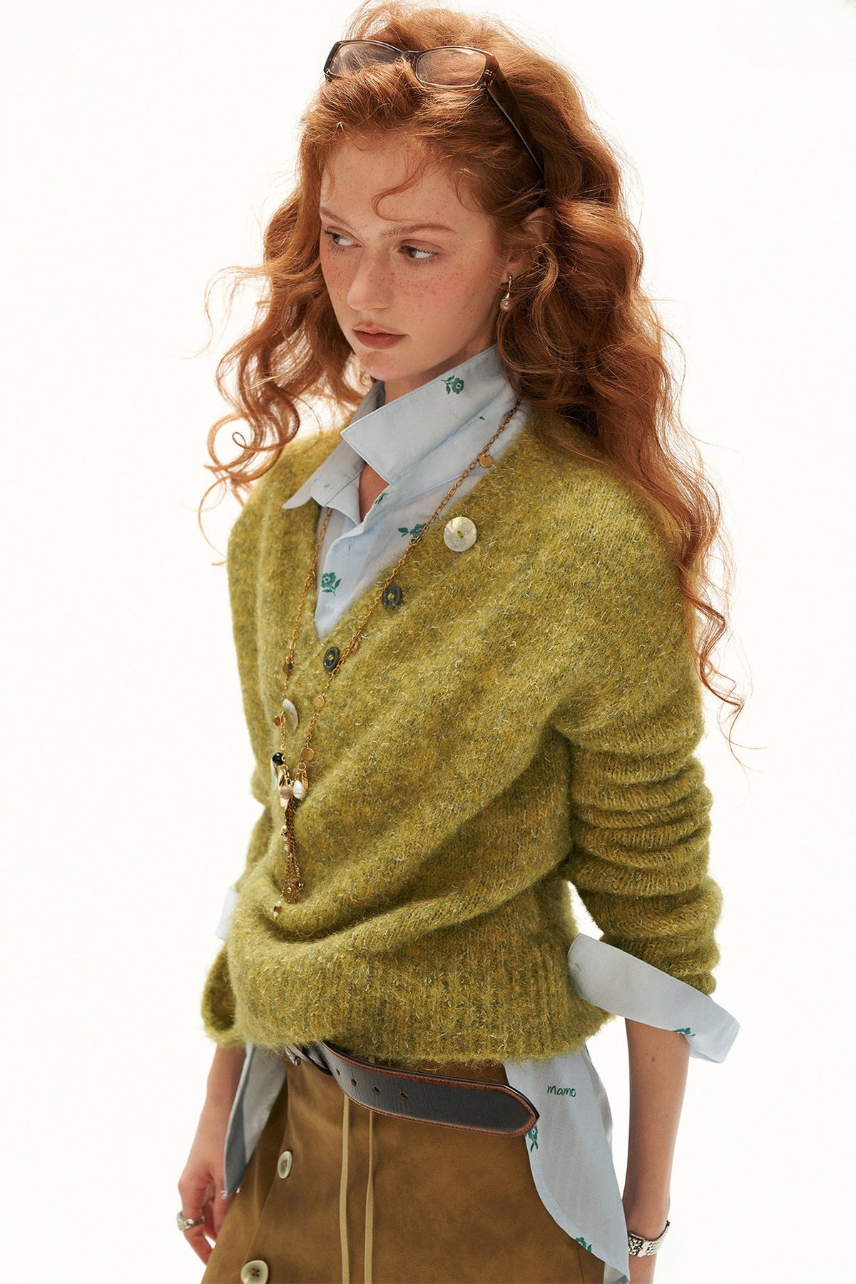 Pull en maille à boutons et liens croisés