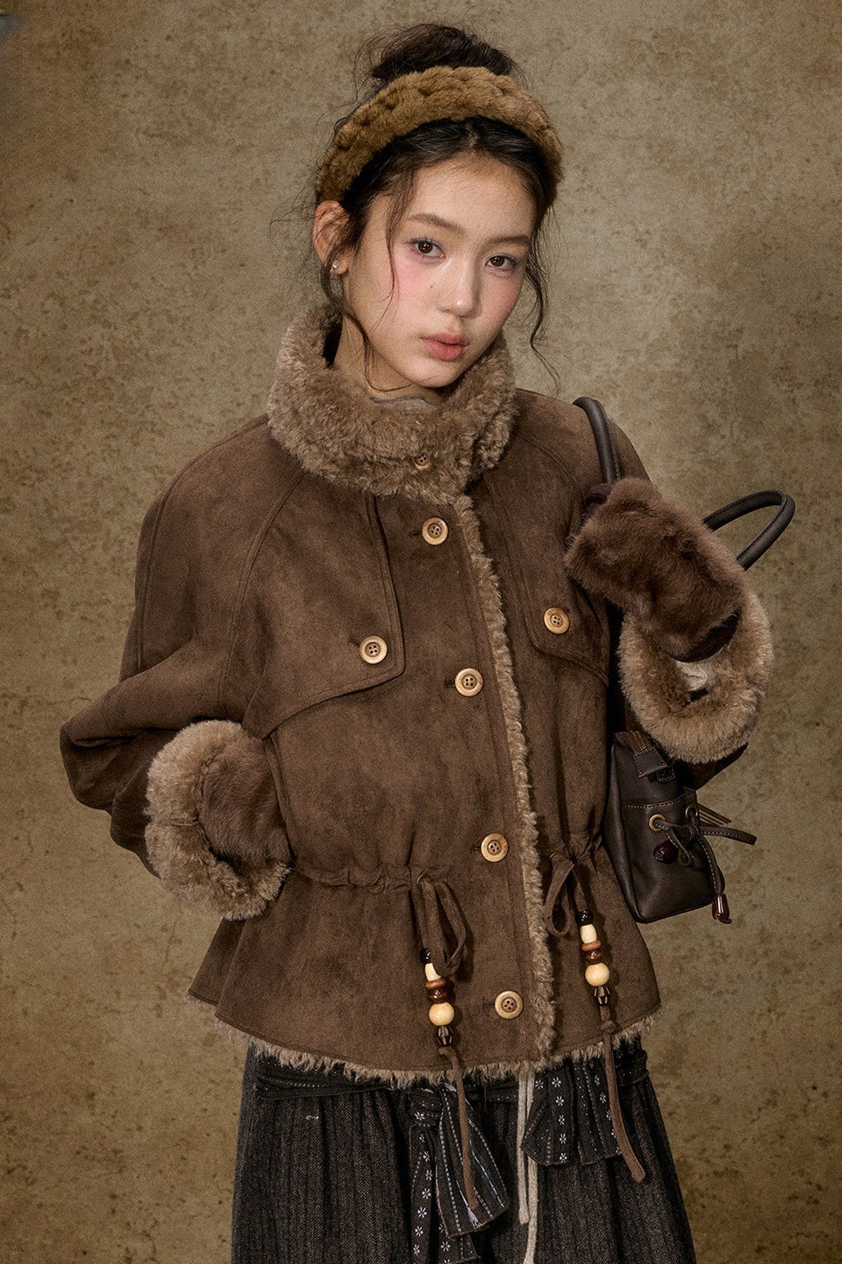 Dicke Plüschjacke mit Revers