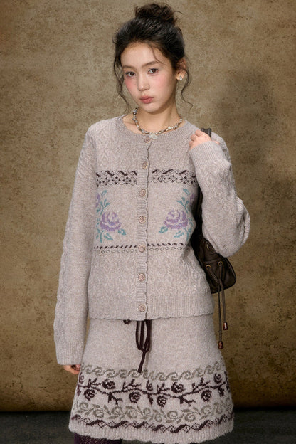 Completo con cardigan e gonna a maglia jacquard floreale