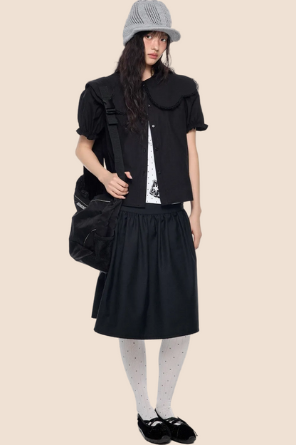 Blusa con cuello de encaje y mangas abullonadas