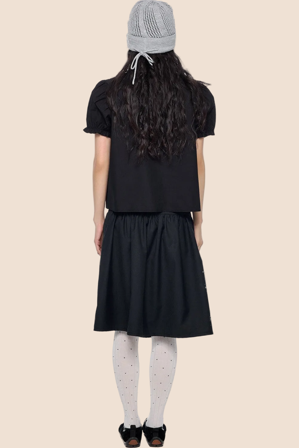 Blusa con cuello de encaje y mangas abullonadas