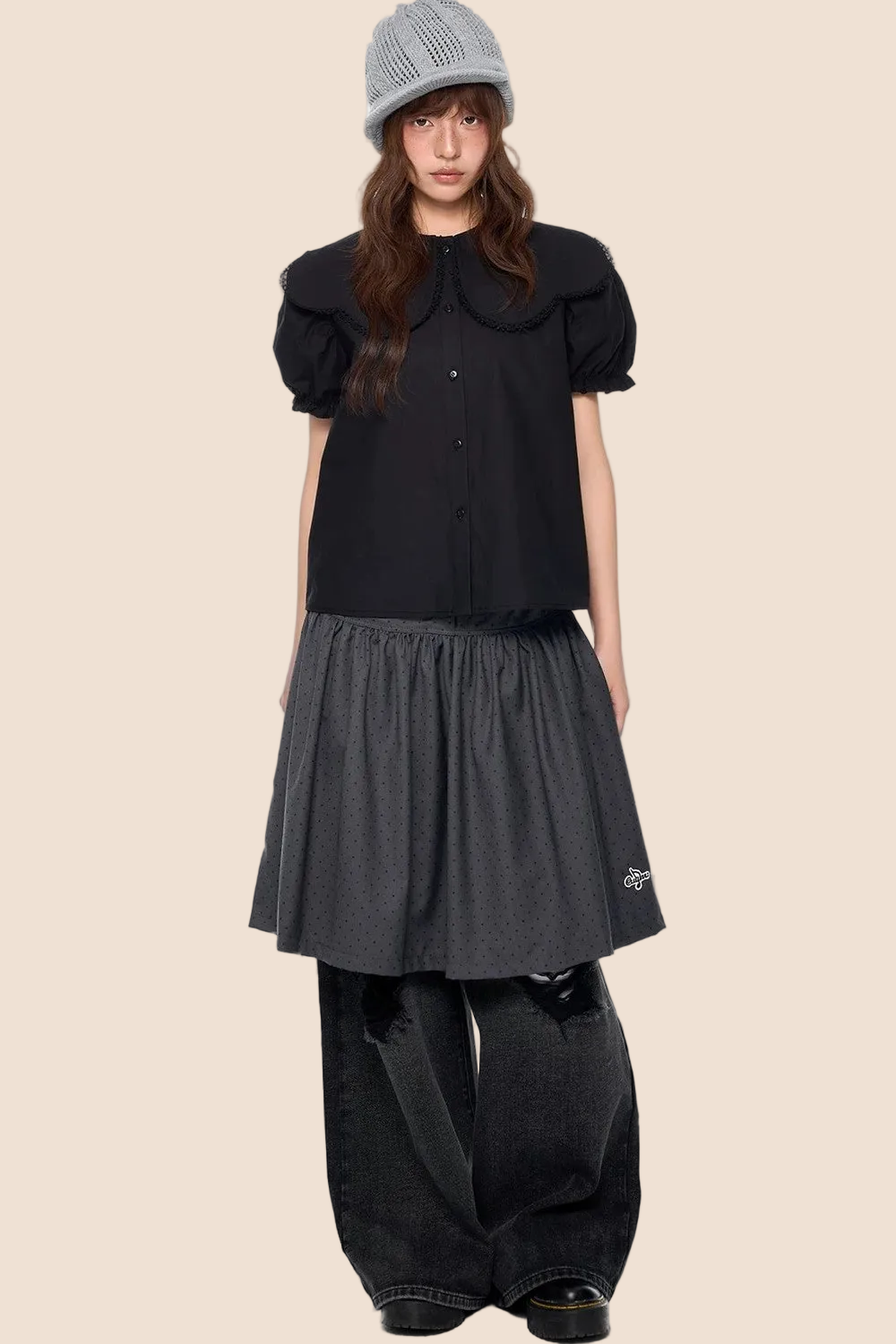 Blusa con cuello de encaje y mangas abullonadas