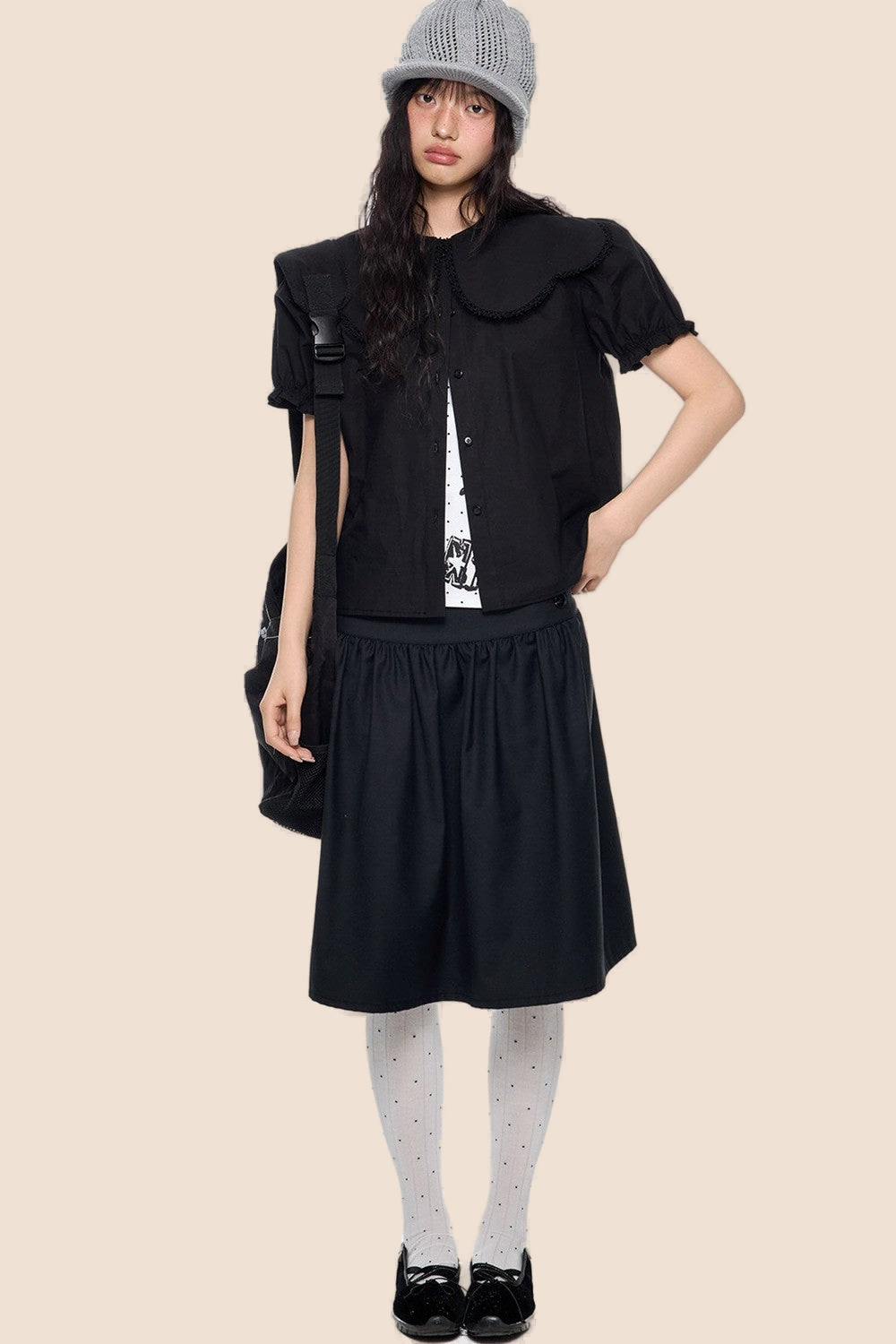 Blusa con cuello de encaje y mangas abullonadas