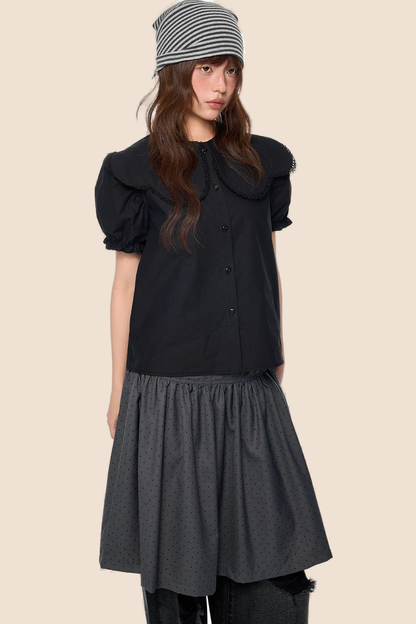 Blusa con cuello de encaje y mangas abullonadas