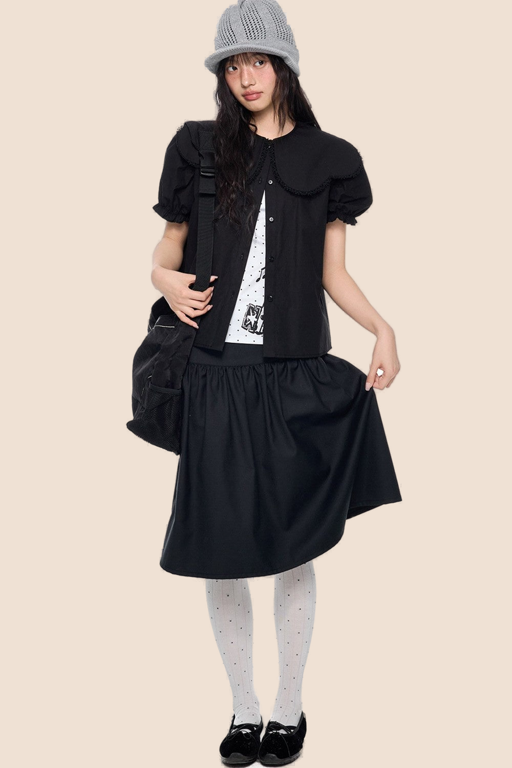 Blusa con cuello de encaje y mangas abullonadas