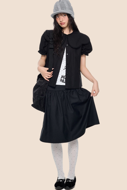 Blusa con cuello de encaje y mangas abullonadas